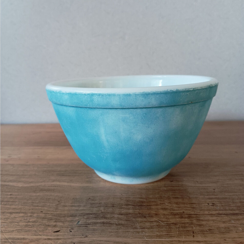 Vintage Pyrex Opal Glass Mixing Bowl 401